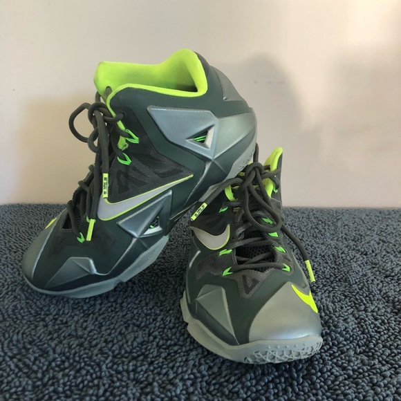 lebron james neon green shoes
